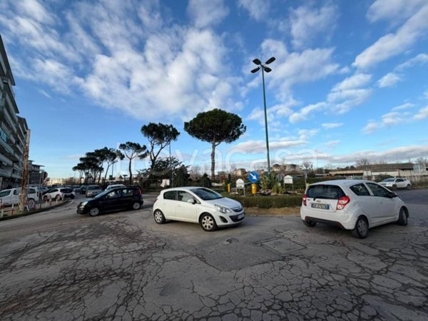 negozio in vendita a Napoli in zona Capodichino