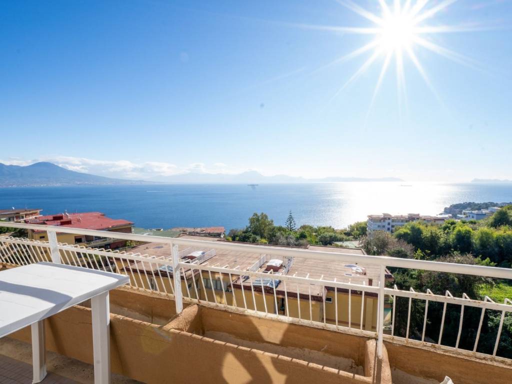 appartamento in vendita a Napoli in zona Posillipo