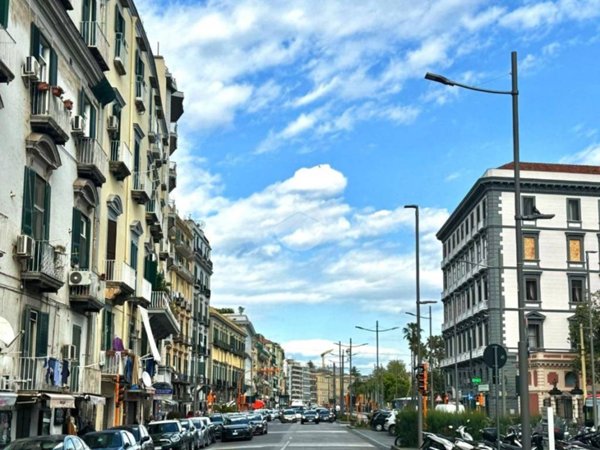 appartamento in vendita a Napoli in zona Chiaia