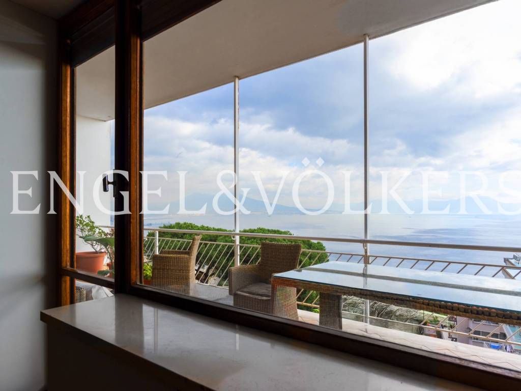 appartamento in vendita a Napoli in zona Posillipo