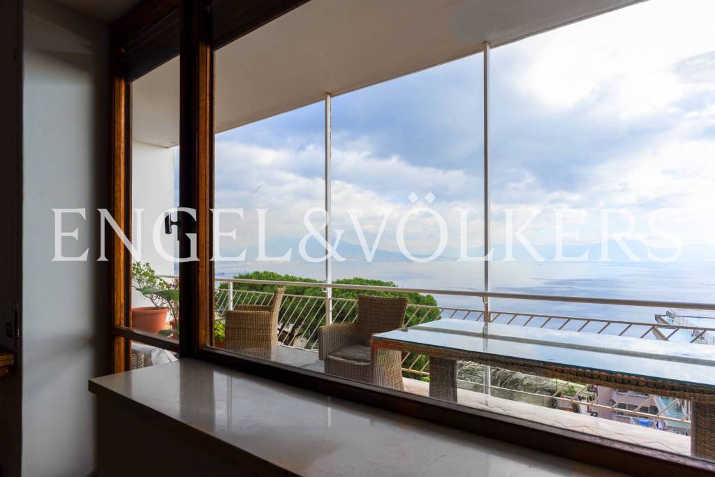 appartamento in vendita a Napoli in zona Posillipo