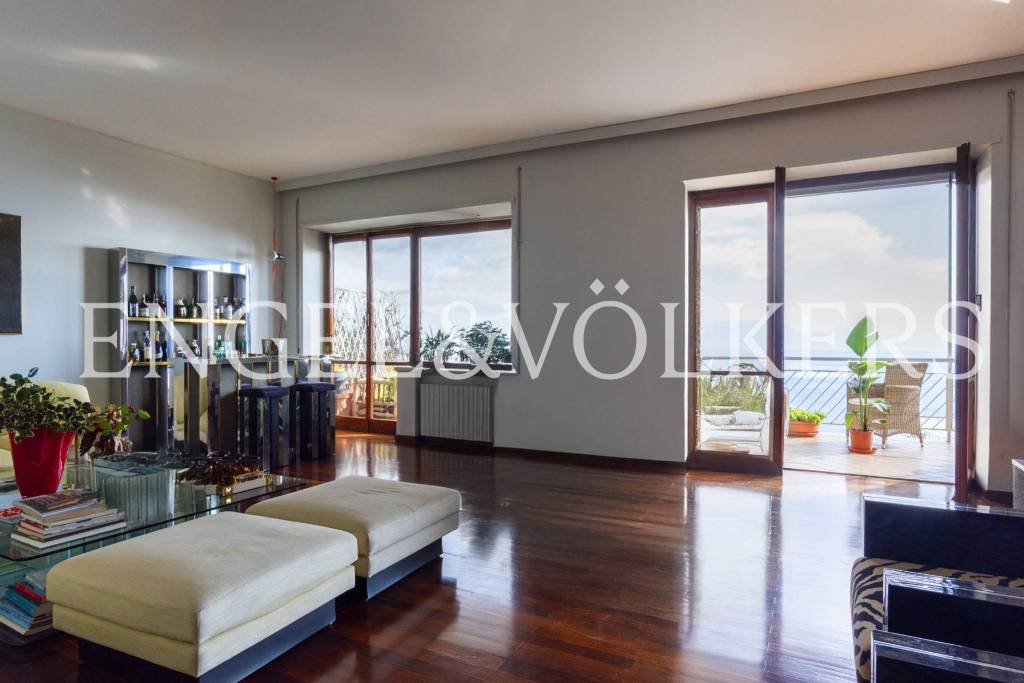 appartamento in vendita a Napoli in zona Posillipo