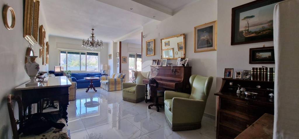 appartamento in vendita a Napoli in zona Vomero