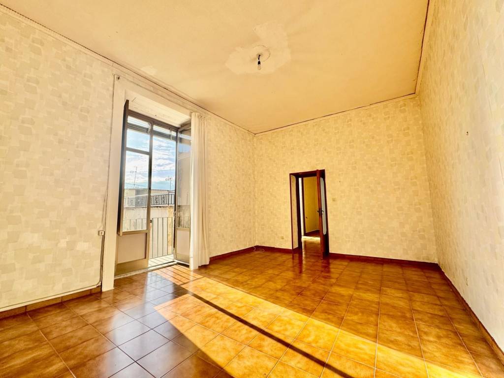 appartamento in vendita a Napoli in zona San Carlo all'Arena