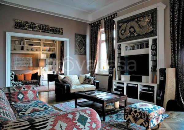 appartamento in vendita a Napoli in zona Chiaia