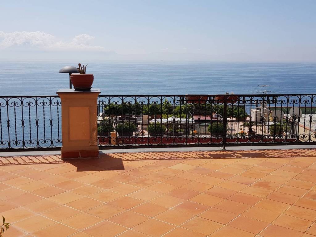 appartamento in vendita a Napoli in zona Posillipo