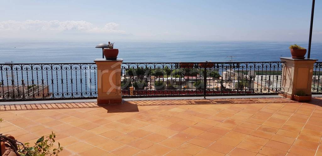 appartamento in vendita a Napoli in zona Posillipo