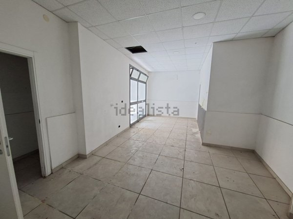 ufficio in vendita a Napoli in zona Fuorigrotta