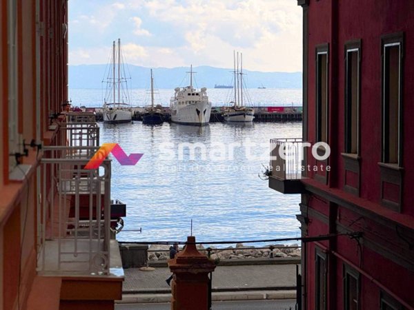 appartamento in vendita a Napoli in zona Chiaia