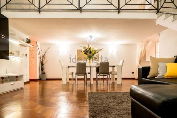 appartamento in vendita a Napoli in zona Chiaia