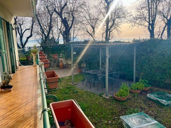 appartamento in vendita a Napoli in zona Posillipo