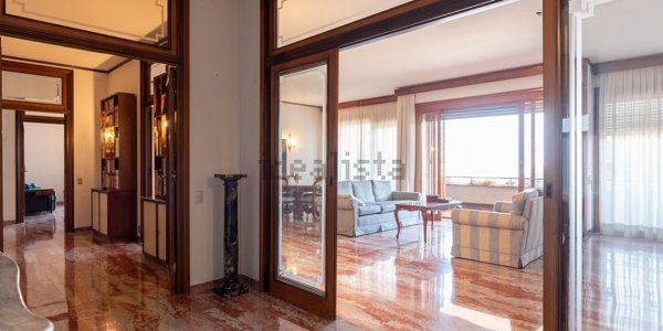 appartamento in vendita a Napoli in zona Posillipo