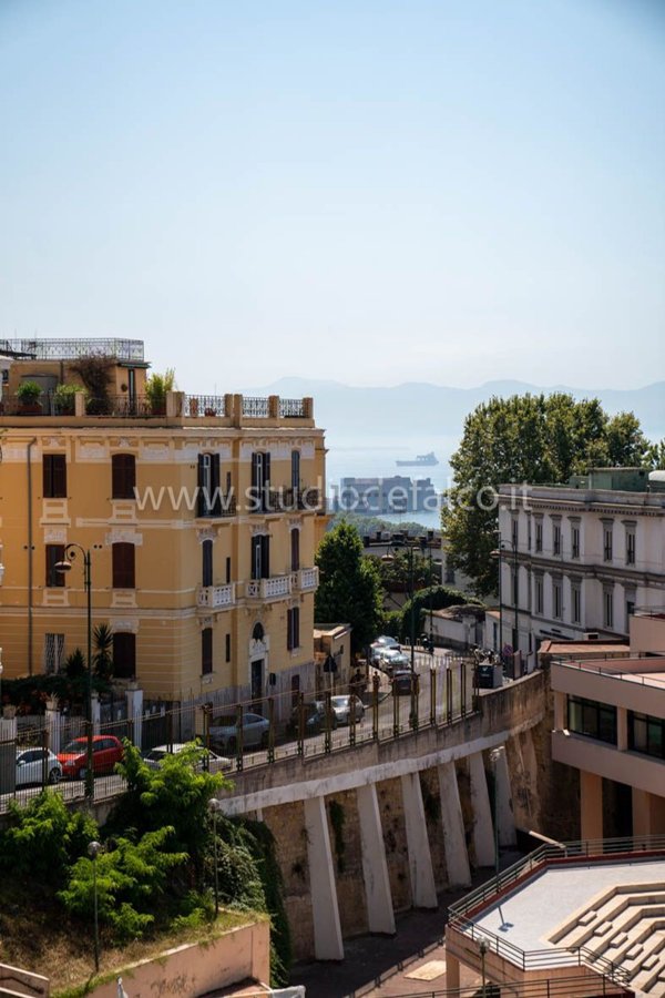appartamento in vendita a Napoli in zona Chiaia
