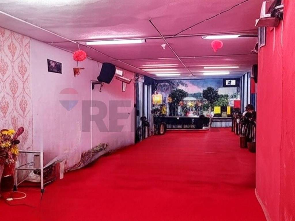 negozio in vendita a Napoli in zona Pendino / San Giuseppe