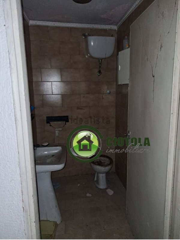 ufficio in vendita a Napoli in zona Soccavo