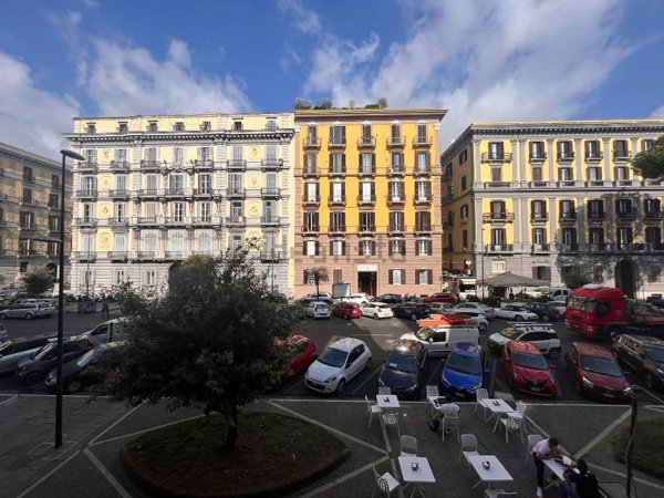appartamento in vendita a Napoli in zona Chiaia