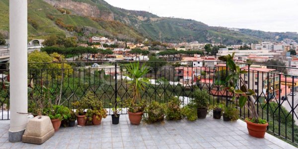 appartamento in vendita a Napoli in zona Chiaia