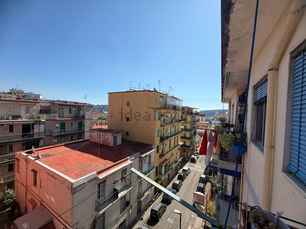appartamento in vendita a Napoli in zona Fuorigrotta