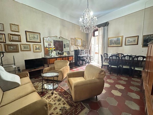 appartamento in vendita a Napoli in zona Mercato