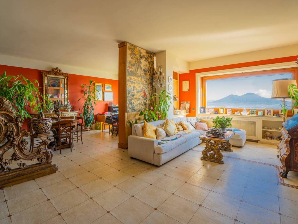 appartamento in vendita a Napoli in zona Posillipo