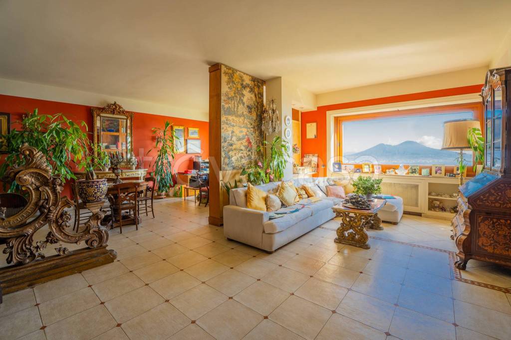 appartamento in vendita a Napoli in zona Posillipo