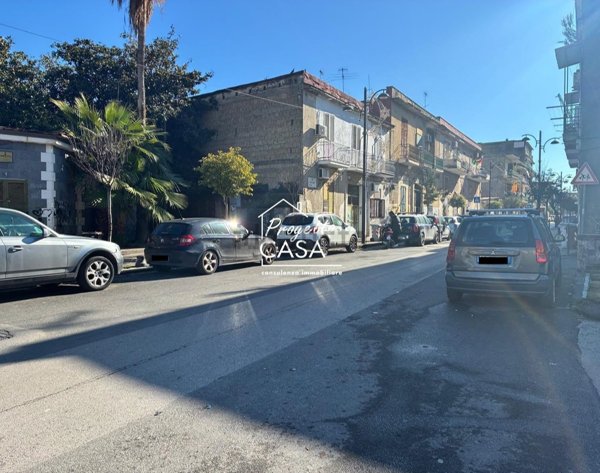 appartamento in vendita a Napoli in zona Barra