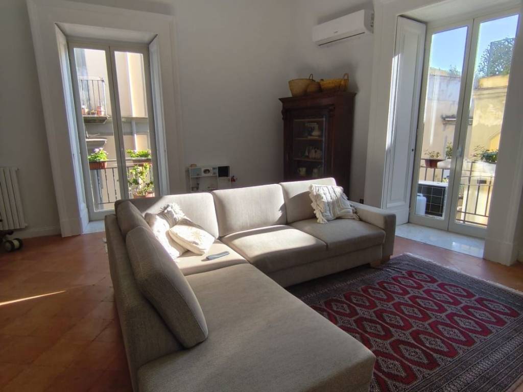 appartamento in vendita a Napoli in zona Chiaia
