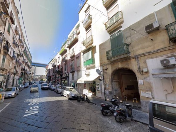 appartamento in vendita a Napoli in zona San Carlo all'Arena