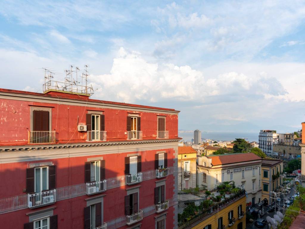 appartamento in vendita a Napoli in zona Chiaia