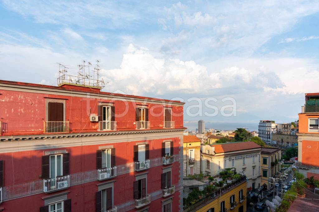 appartamento in vendita a Napoli in zona Chiaia