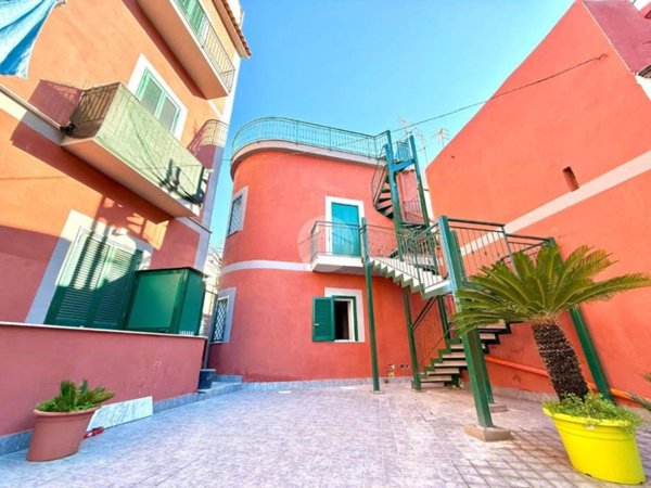 appartamento in vendita a Napoli in zona Bagnoli