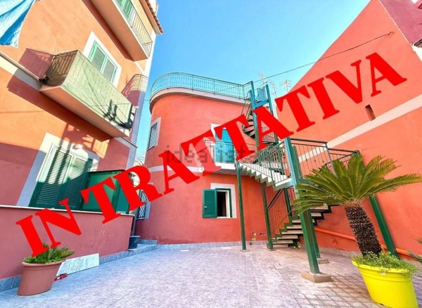 appartamento in vendita a Napoli in zona Bagnoli