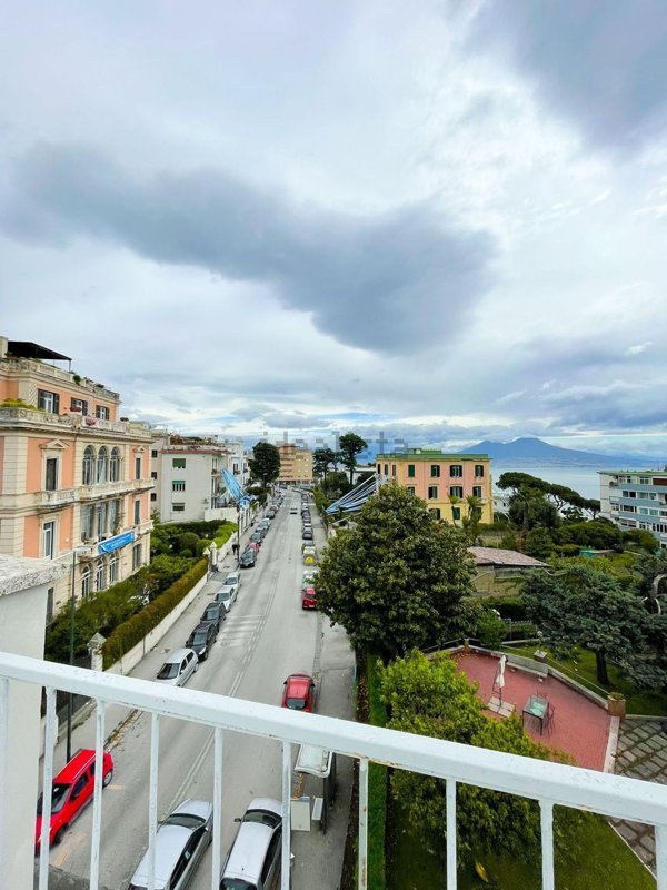 appartamento in vendita a Napoli in zona Posillipo