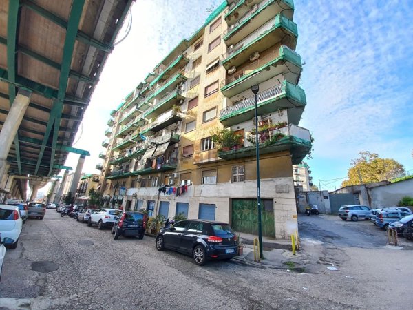 appartamento in vendita a Napoli in zona Vicaria