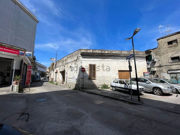 appartamento in vendita a Napoli in zona San Carlo all'Arena