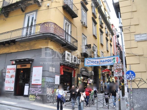 appartamento in vendita a Napoli in zona Chiaia