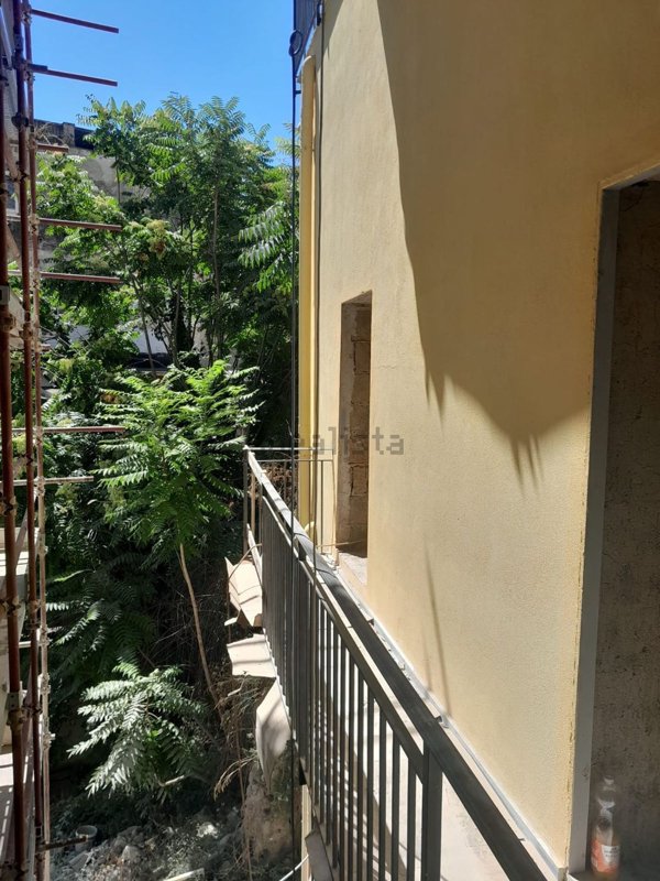 appartamento in vendita a Napoli in zona Stella