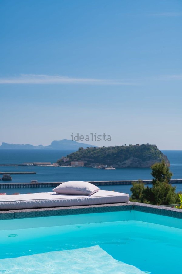 appartamento in vendita a Napoli in zona Bagnoli