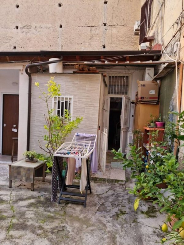 appartamento in vendita a Napoli in zona Stella