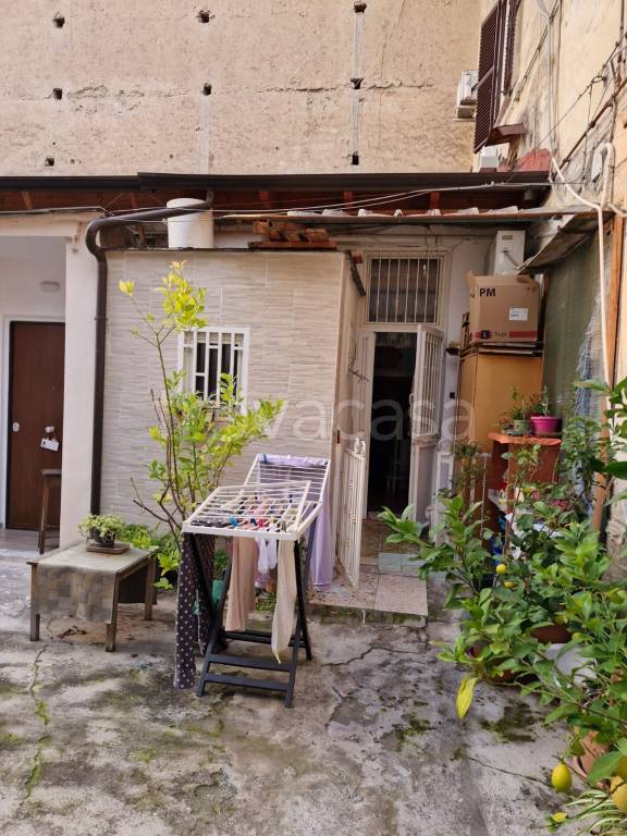 appartamento in vendita a Napoli in zona Stella