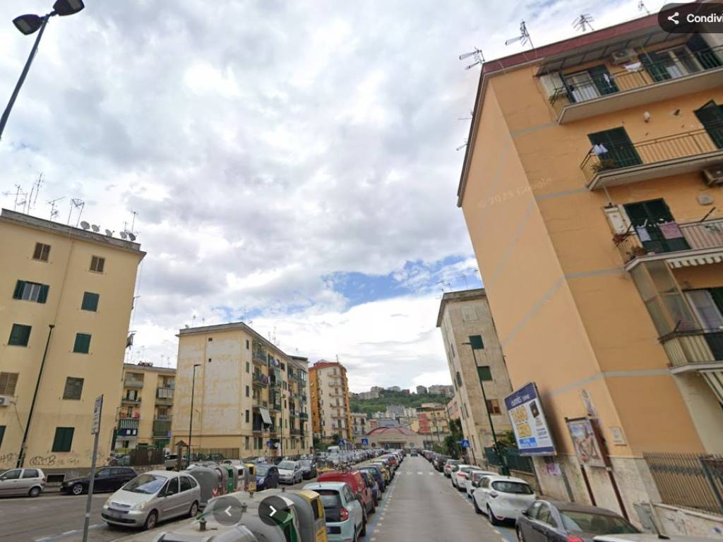 appartamento in vendita a Napoli in zona Bagnoli
