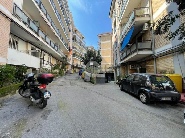 appartamento in vendita a Napoli in zona San Carlo all'Arena