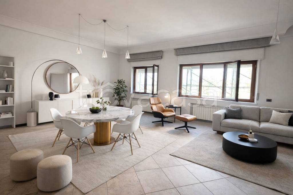 appartamento in vendita a Napoli in zona Chiaia