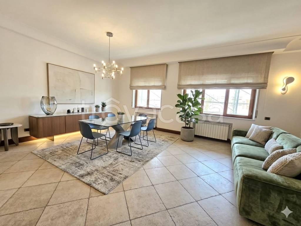 appartamento in vendita a Napoli in zona Chiaia