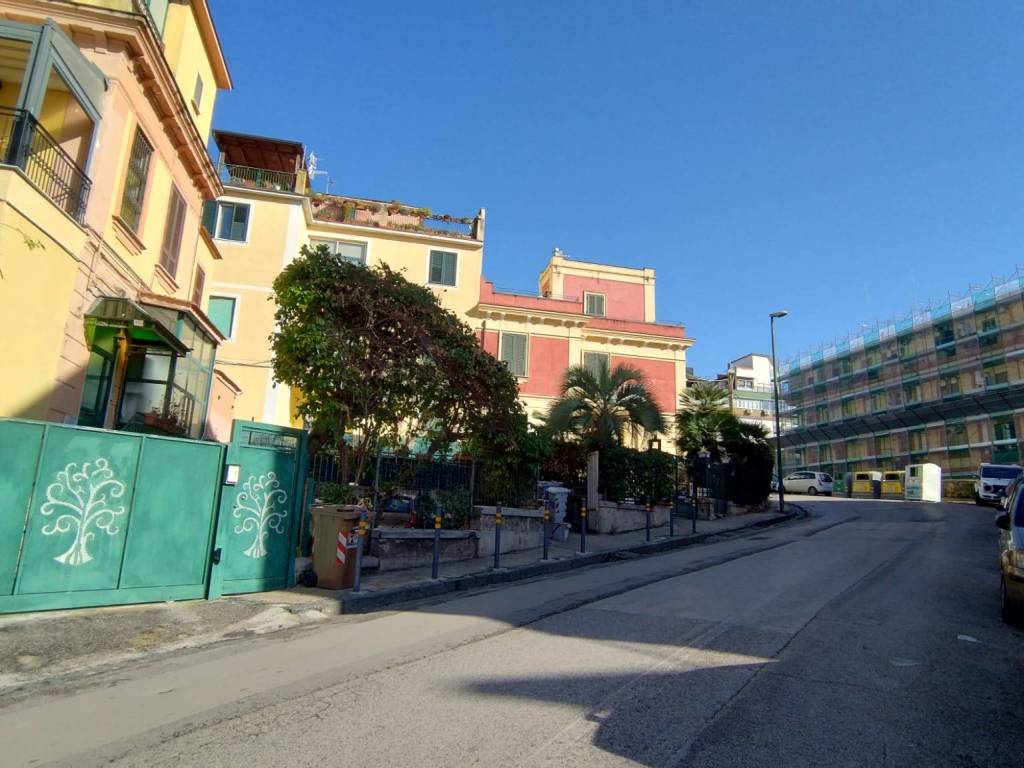 appartamento in vendita a Napoli in zona San Carlo all'Arena