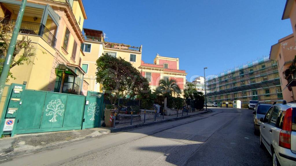 appartamento in vendita a Napoli in zona San Carlo all'Arena