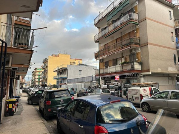 negozio in vendita a Napoli in zona Soccavo