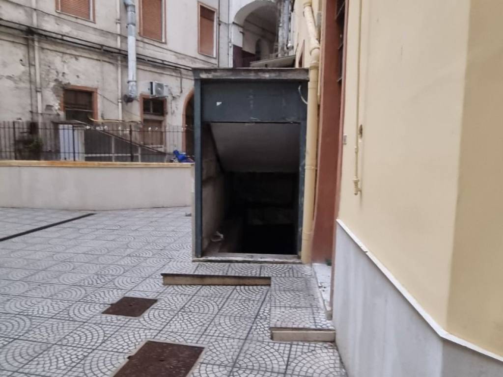 locale commerciale in vendita a Napoli