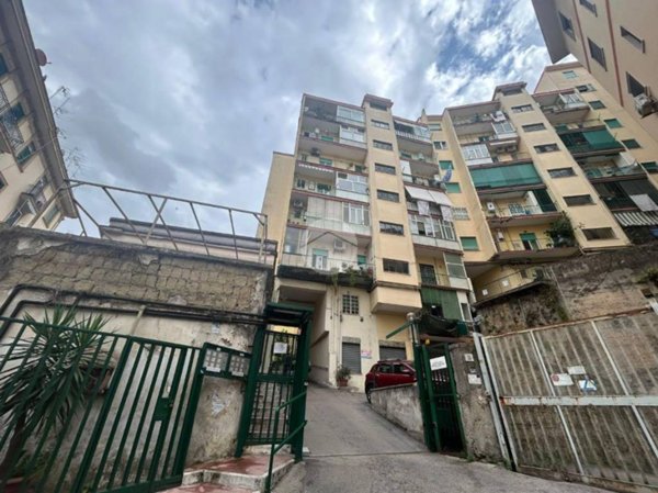 appartamento in vendita a Napoli in zona San Carlo all'Arena