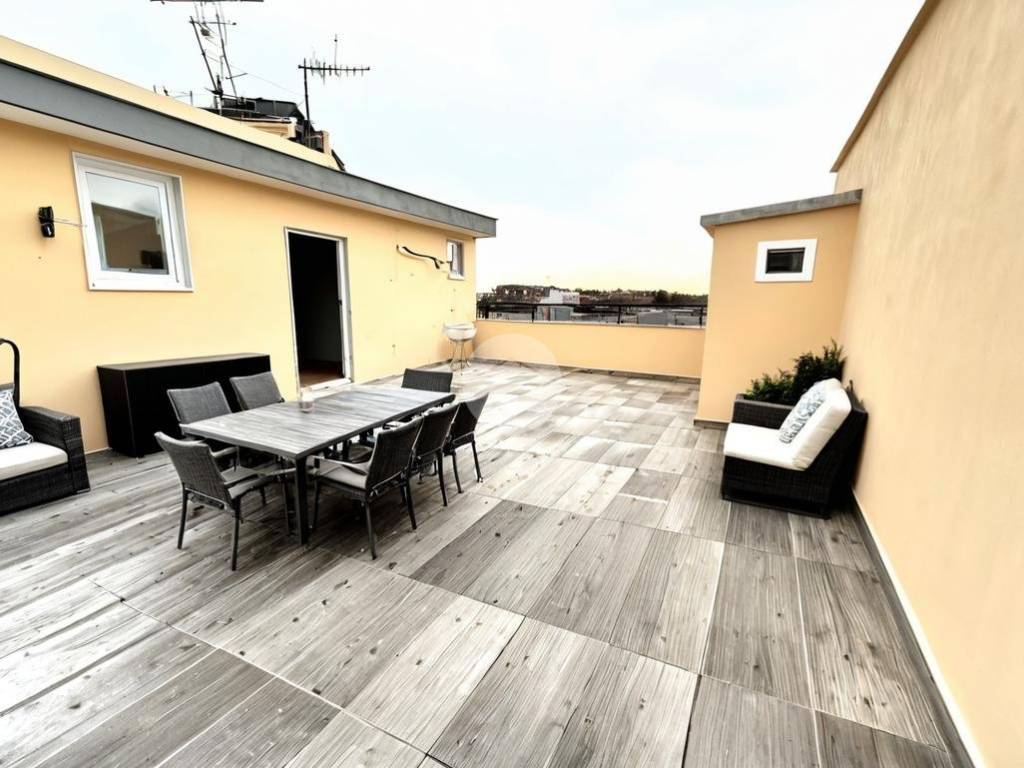 appartamento in vendita a Napoli in zona Mercato